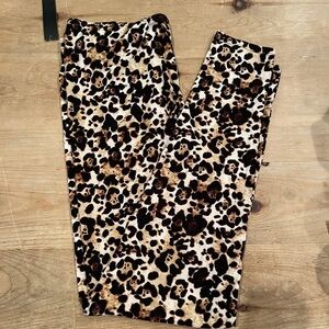 NWT Super Soft Animal Print Leggings Leopard Print Everyday Casual, Mobwife L